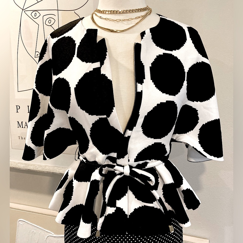 Gracia Black and White Spotted Cape